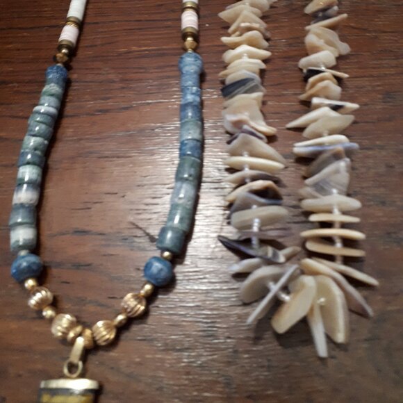 Lot - 2 Natural Material Necklaces - Blues and Ivories - Picture 3 of 4